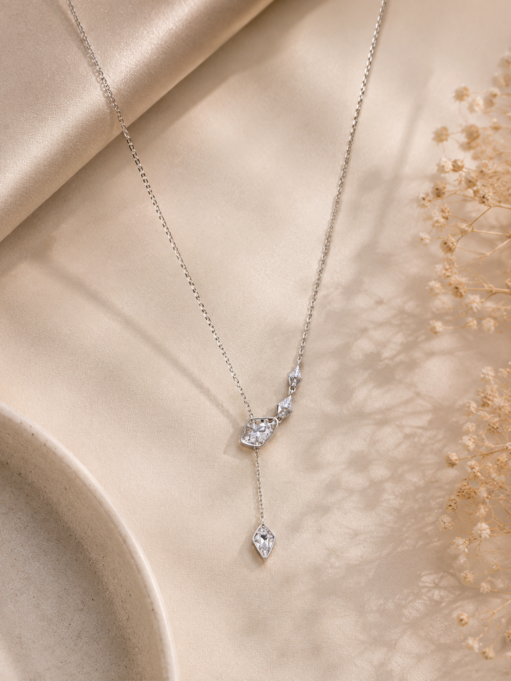 Geometric drop pendant necklace