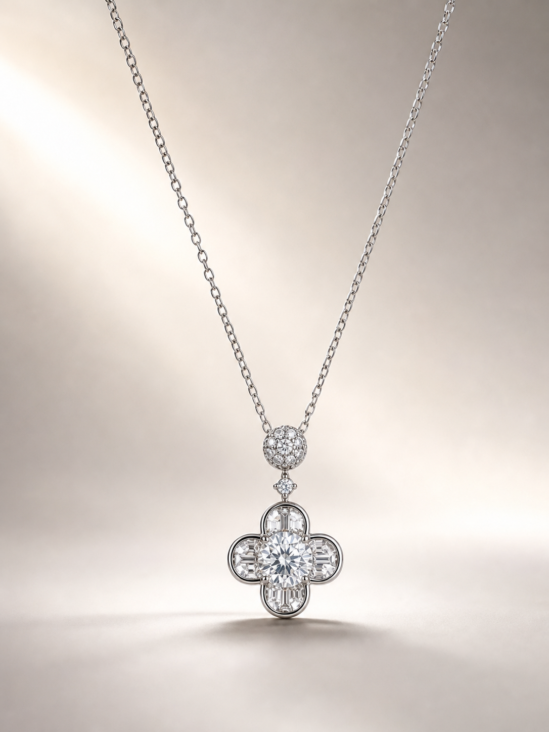 Four leaf clover crystal pendant necklace