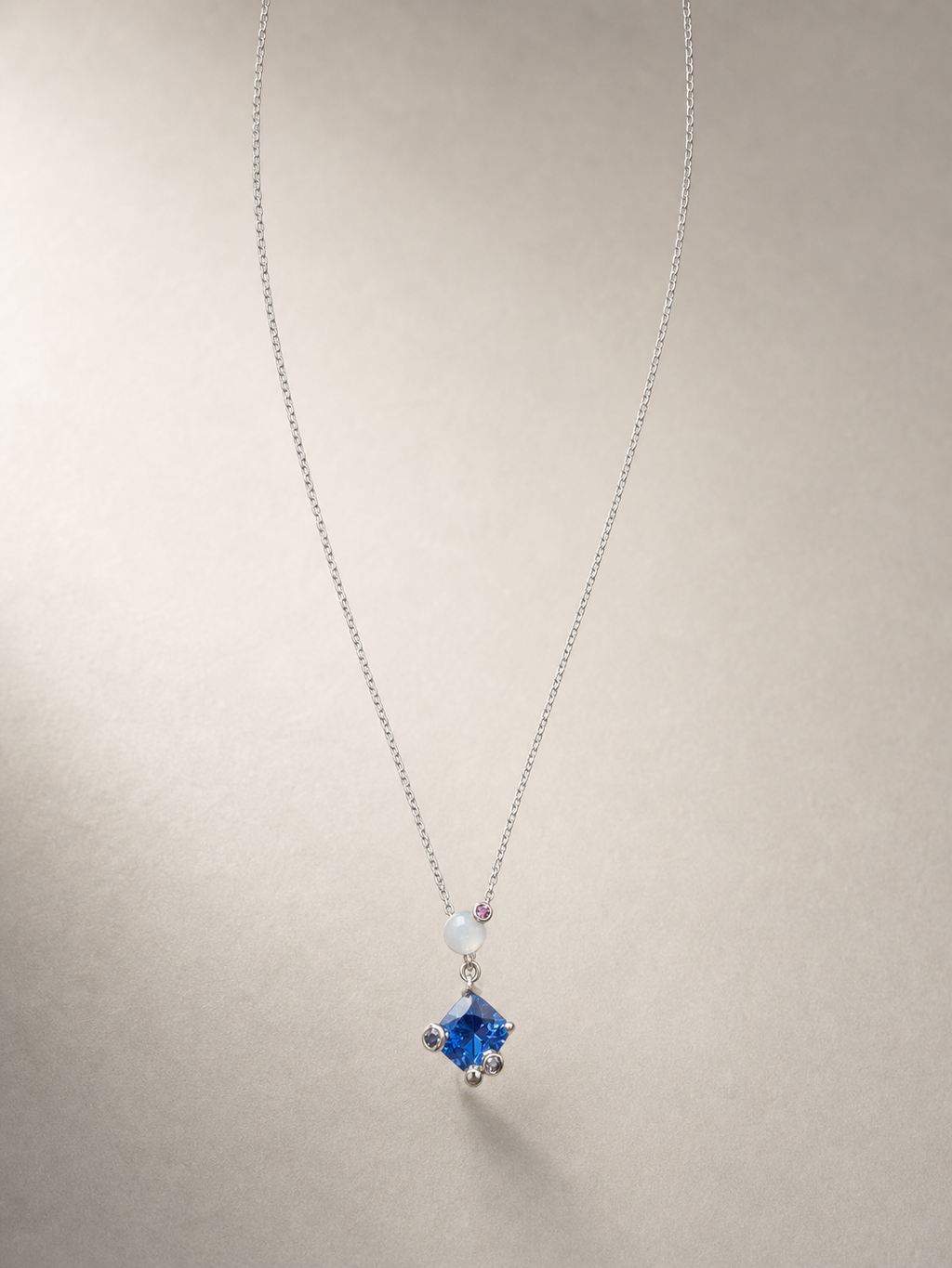 Blue sapphire inspired pendant necklace