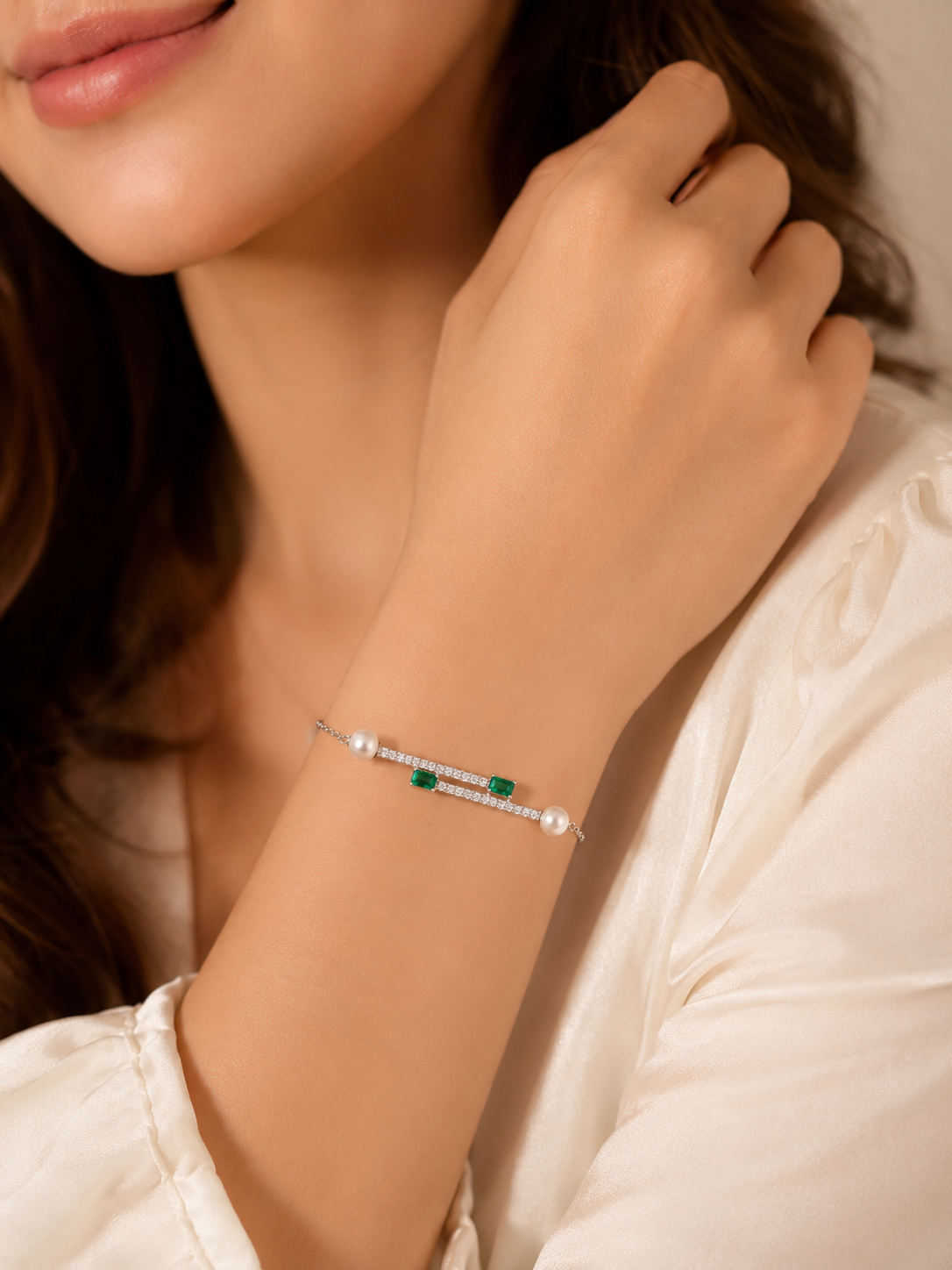 Emerald and pearl bracelet